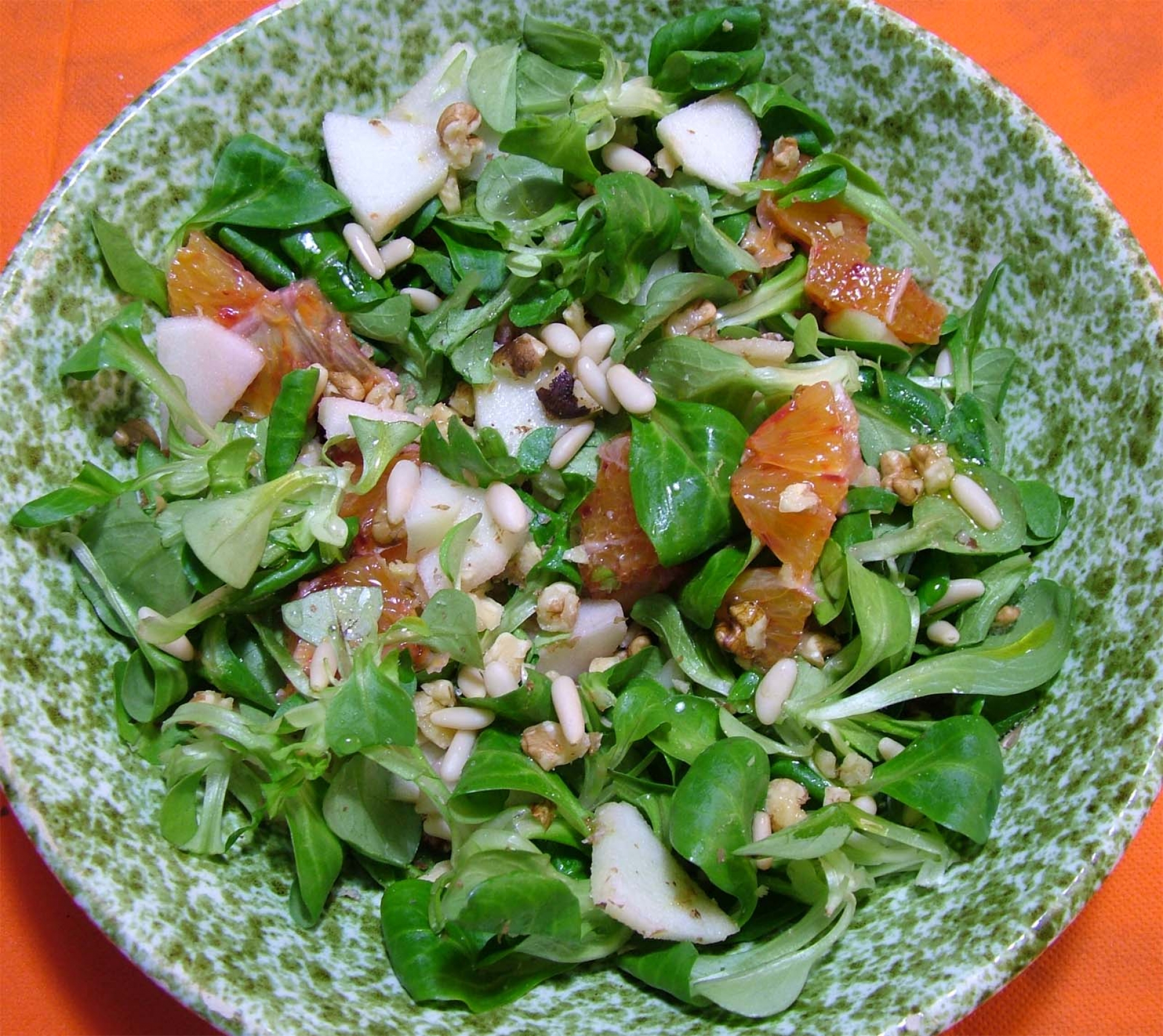 Insalata vegetariana in agrodolce