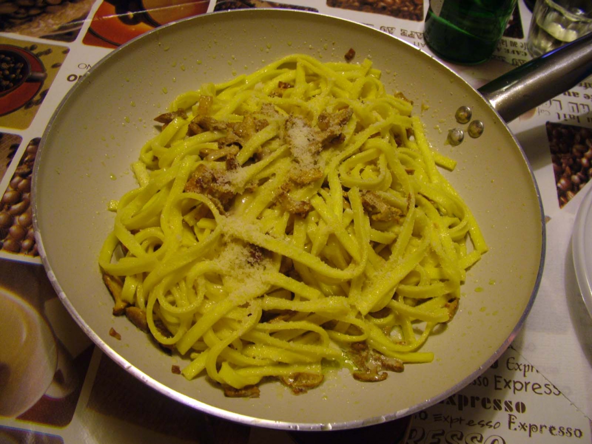 Fettuccine con funghi cantarelli (o galletti o fingerli)